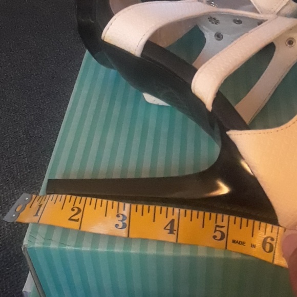 Women's Caged Platform Style Stiletto Heels - Picture 7 of 8